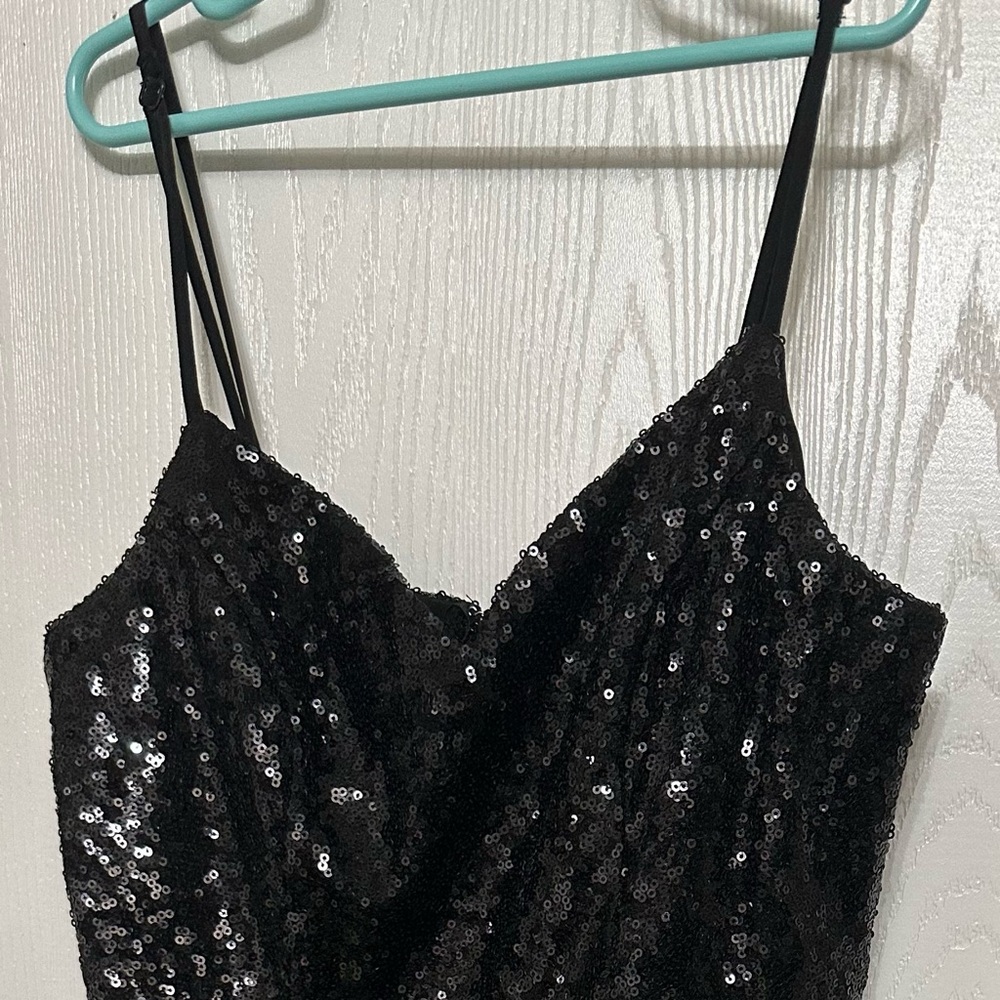 Elegant Black Sequin Dress - Picture 3 of 3